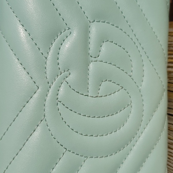 Mint Green Accessory with Elegant Design and Versatile Use - Picture 6 of 17